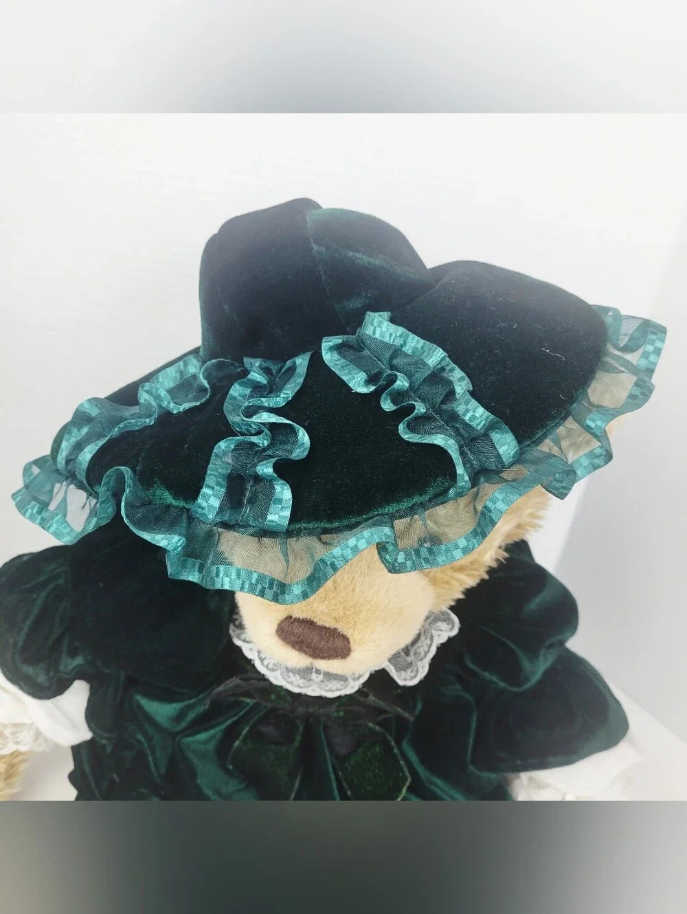 Vtg~JCPenney Holiday Collection Golden Bear Plush~Green Velvet Dress Hat 27